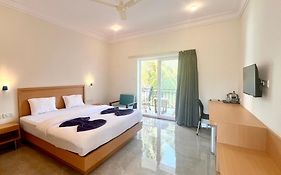 Morjim Sunset Guesthouse- Apartments With Kitchen & Ac Rooms